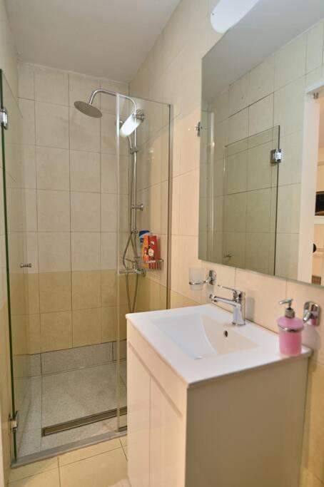 #Tyrtaiou Modern Design Studio Mytilíni المظهر الخارجي الصورة